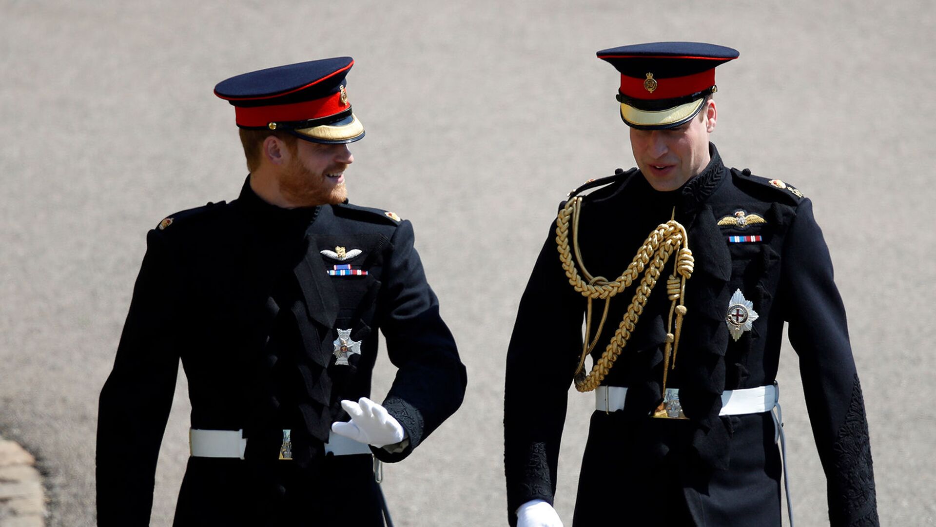 Британский принц Гарри и шафер принц Уильям прибывают на свадебную церемонию в часовню Святого Георгия в Виндзорском замке (19 мая 2018). Виндзор - Sputnik Армения, 1920, 07.01.2023