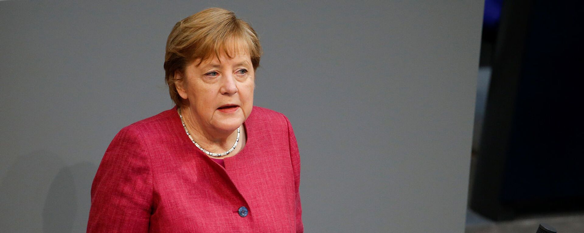 Канцлер Германии Ангела Меркель выступает на заседании бундестага нижней палаты парламента, посвященном мерам по борьбе с коронавирусом (16 апреля 2021). Берлин - Sputnik Армения, 1920, 29.07.2021
