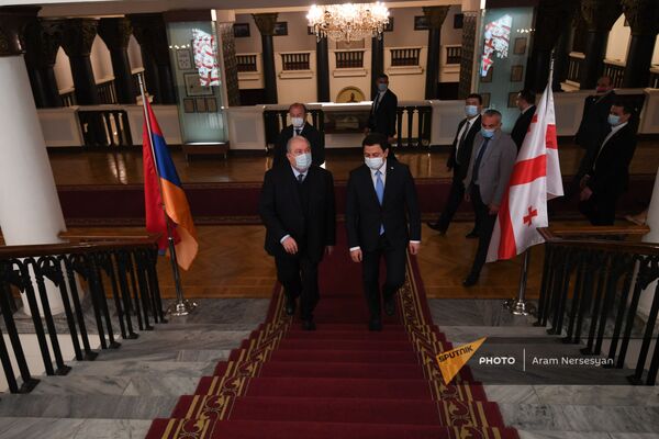 В рамках официального визита президента Армении в Грузию, Армен Саркисян встретился со спикером парламента Грузии Арчилом Талаквадзе (16 апреля 2021). Тбилиси - Sputnik Армения