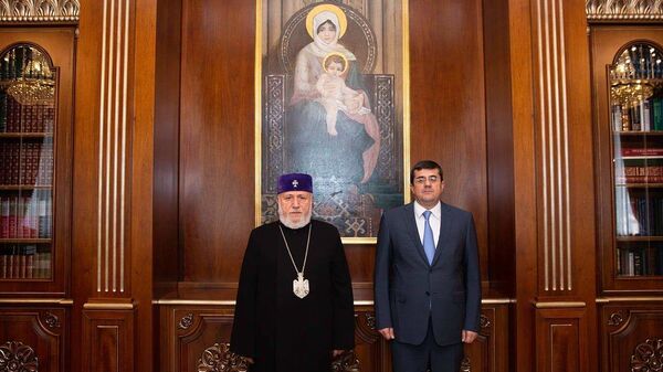 Встреча Католикоса Гарегина Второго с президентом Карабаха Араиком Арутюняном (17 апреля 2021). Эчмиадзин - Sputnik Армения