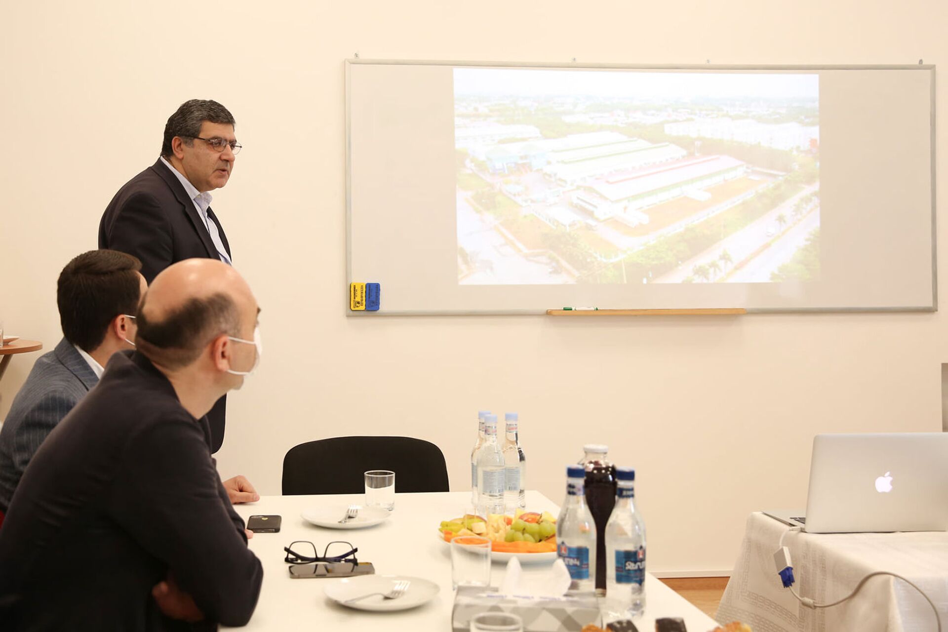 Մեր պատասխանն Ադրբեջանին` պետք է լինի արդյունաբերական Հայաստանը. ԲՏԱ նախարար Մեր պատասխանն Ադրբեջանին` պետք է լինի արդյունաբերական Հայաստանը. ԲՏԱ նախարար - Sputnik Արմենիա, 1920, 19.04.2021