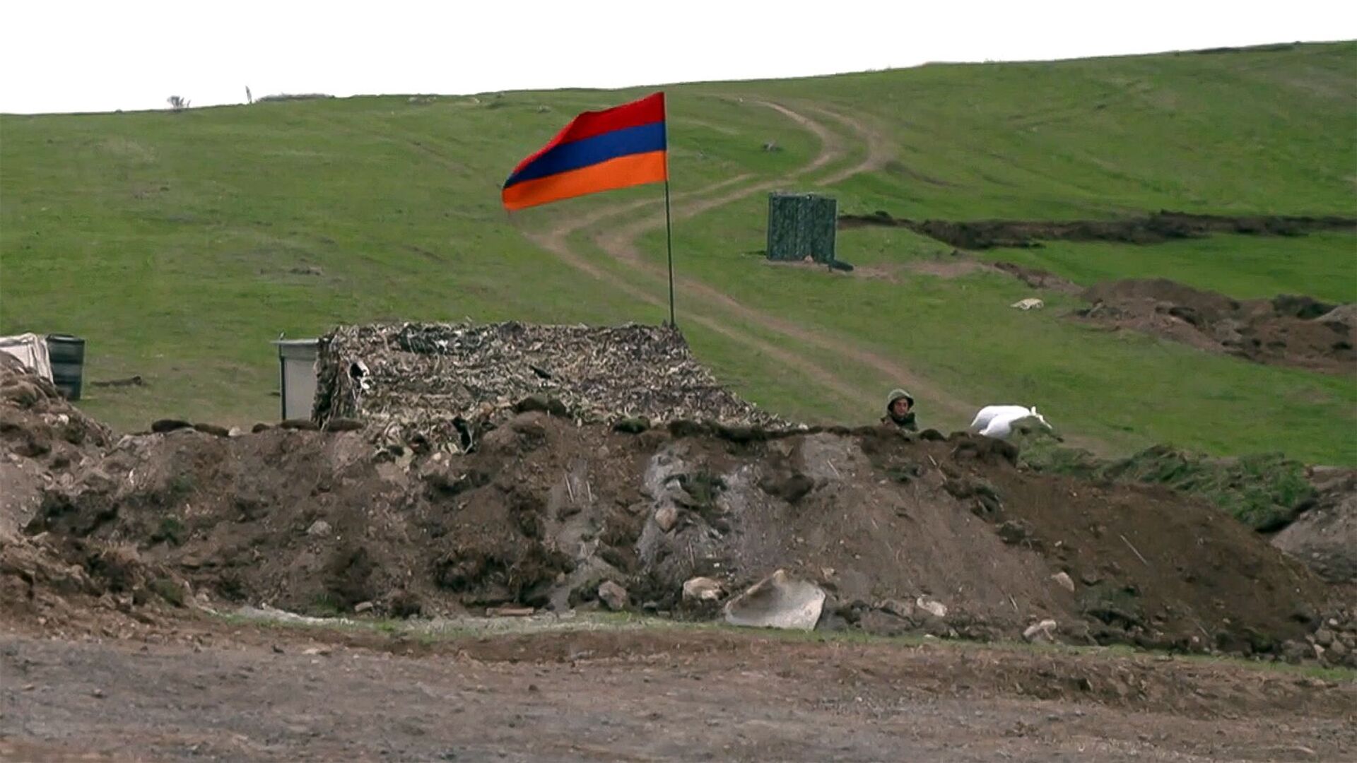 Армянский военнослужащий на армяно-азербайджанской границе - Sputnik Армения, 1920, 18.08.2022