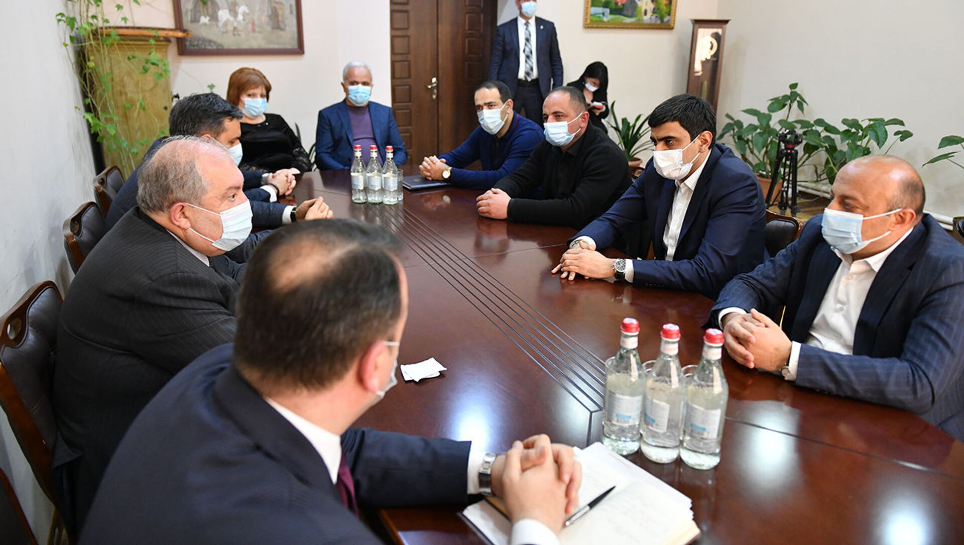 Президент Армен Саркисян встретился с руководителями общин Сюникской области (20 апреля 2021). Горис - Sputnik Армения, 1920, 20.04.2021