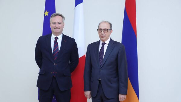 Министр иностранных дел Ара Айвазян встретился с госсекретарем Министерства Европы и иностранных дел Франции Жан-Батистом Лемуаном (23 апреля 2021). Еревaн - Sputnik Արմենիա