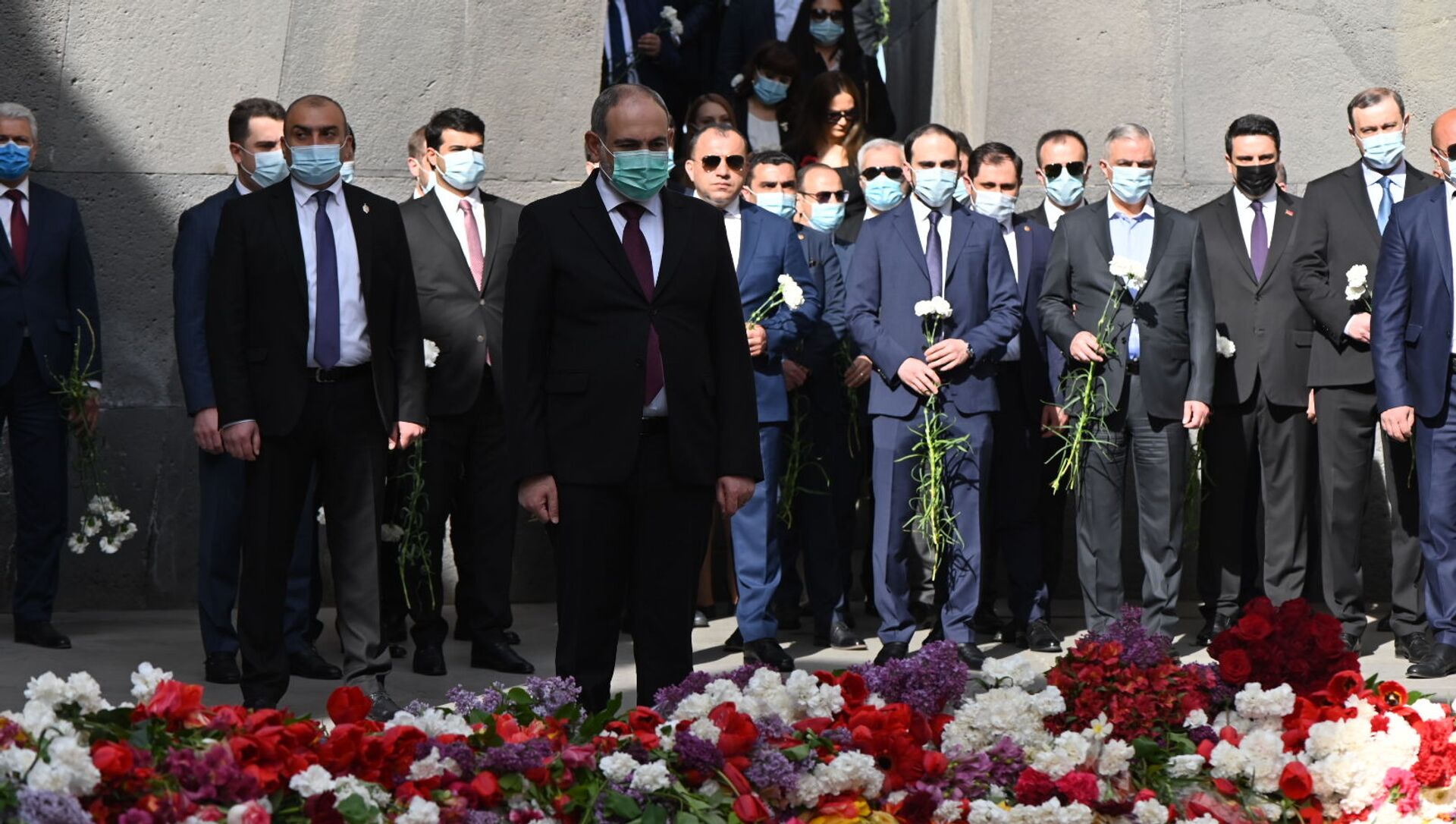 Никол Пашинян посетил мемориальный комплекс Цицернакаберд (24 апреля 2021). Ереван - Sputnik Արմենիա, 1920, 24.04.2021