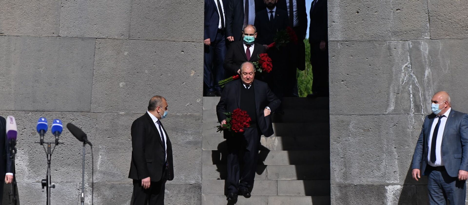 Армен Саркисян посетил мемориальный комплекс Цицернакаберд (24 апреля 2021). Ереван - Sputnik Армения, 1920, 24.04.2021