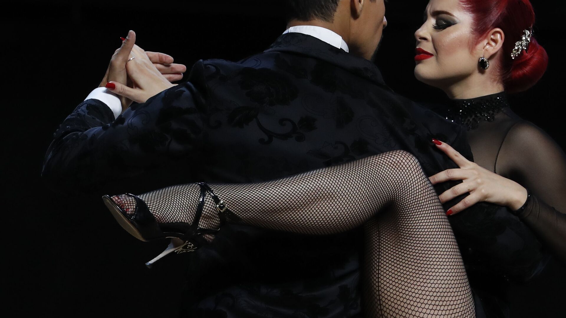 Секс в шоу «Танцы»: самые провокационные номера