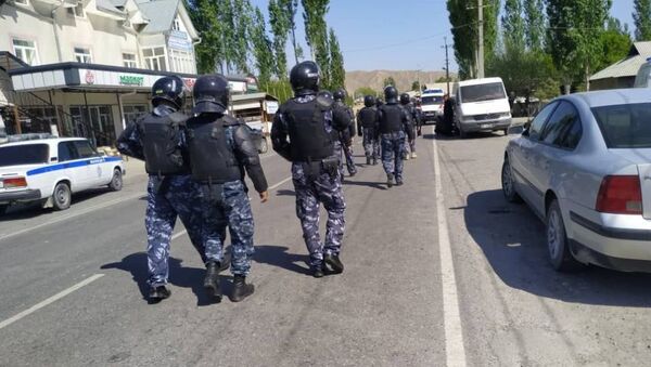 Кыргызские военнослужащие в приграничном селе Кок-Таш в Баткенской области (29 апреля 2021). Кыргызстан - Sputnik Армения