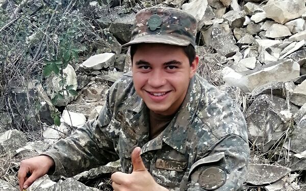 Погибший в карабахской войне 20-летний Гор Аветикян в дни войны - Sputnik Армения