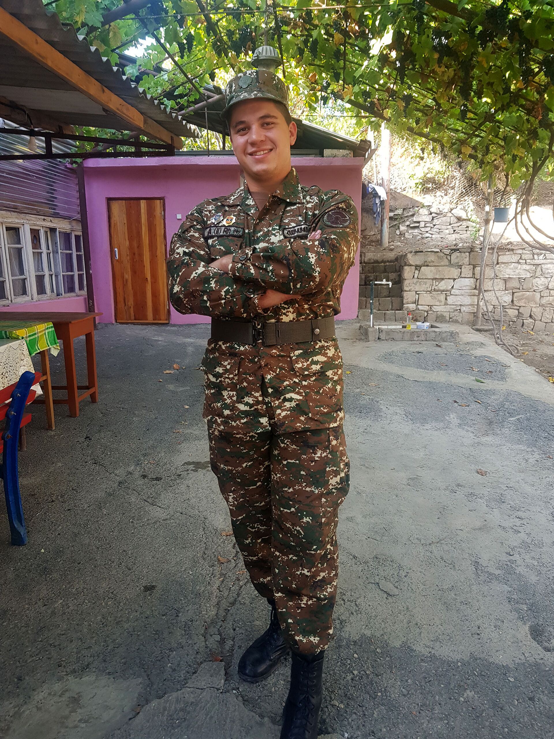 «Դե հիմա ինձ ասեք՝ ինչպես ապրեմ․․․». Գոռից ճառագող լույսով տունը լիքն է անգամ նրանից հետո «Դե հիմա ինձ ասեք՝ ինչպես ապրեմ․․․». Գոռից ճառագող լույսով տունը լիքն է անգամ նրանից հետո - Sputnik Արմենիա, 1920, 01.05.2021