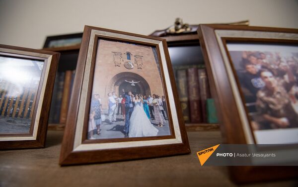 Свадебная фотография Грайра Еганяна у него дома - Sputnik Армения