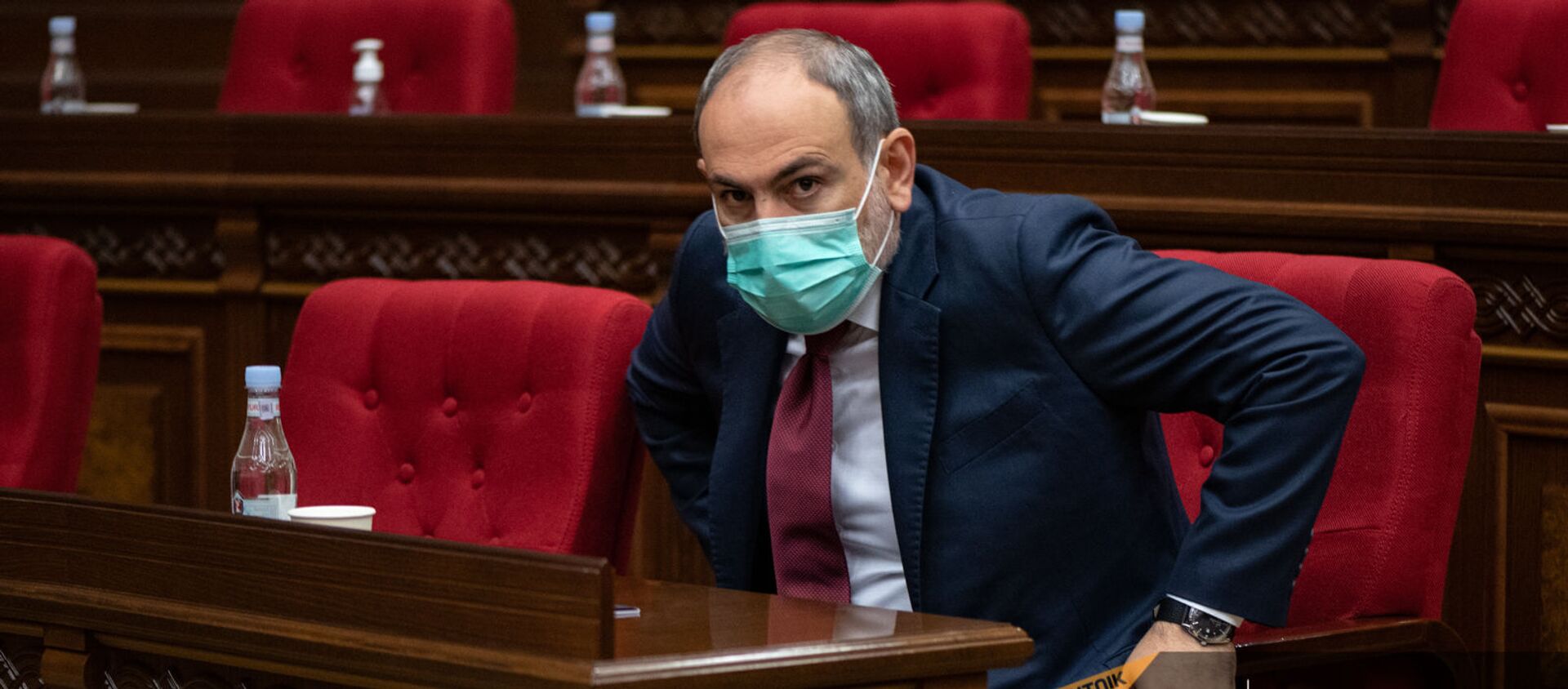 Премьер-министр Никол Пашинян в зале заседаний перед началом внеочередного заседания Парламента (3 мая 2021). Еревaн - Sputnik Արմենիա, 1920, 05.05.2021