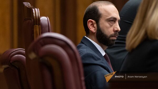 Председатель НС Арарат Мирзоян во время внеочередного заседания Парламента (3 мая 2021). Еревaн - Sputnik Армения