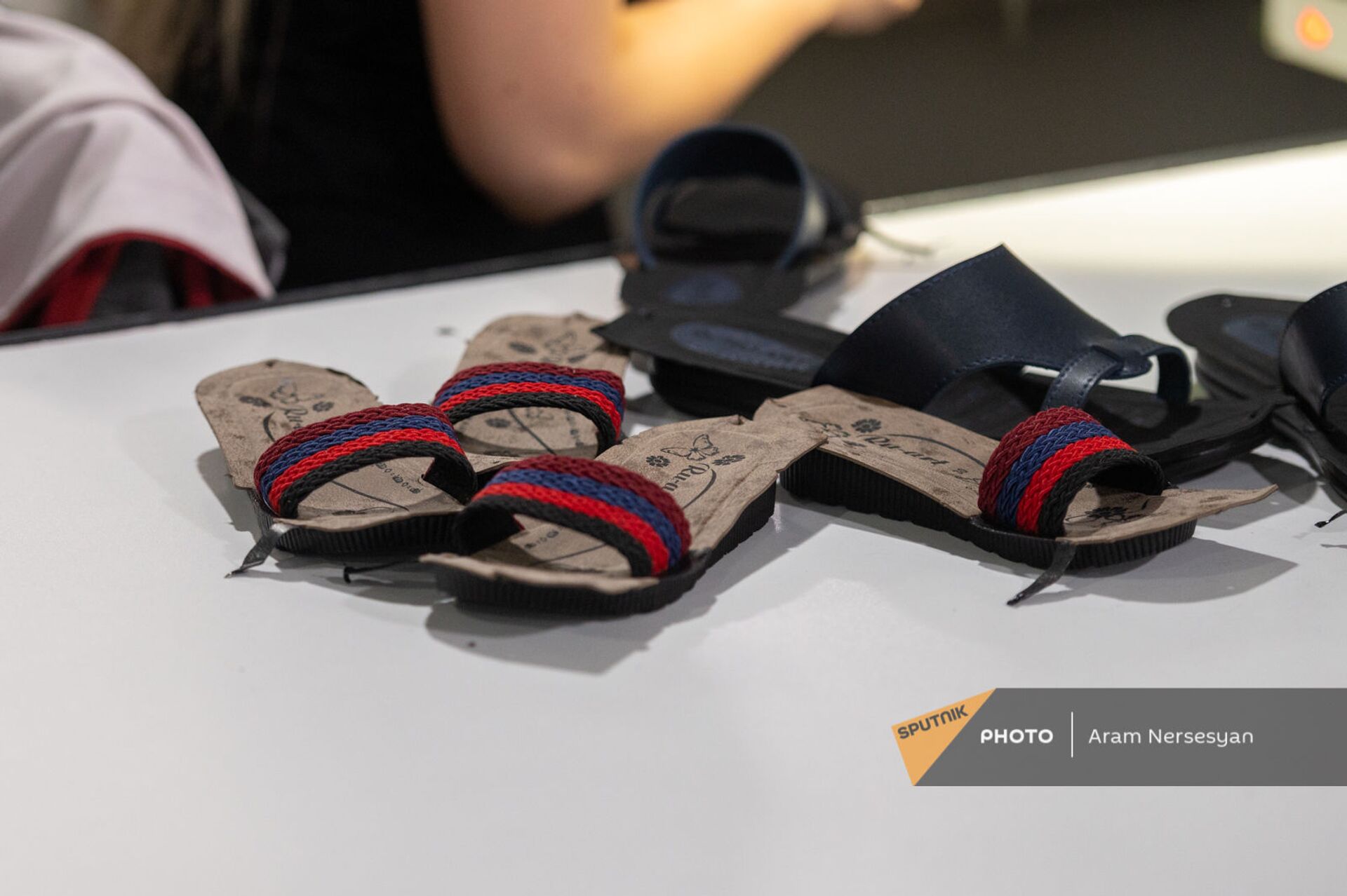 Made in Armenia QR կոդով հողաթափեր` Ռուսաստանի համար. հայ գործարարների կյանքը հեշտացել է Made in Armenia QR կոդով հողաթափեր` Ռուսաստանի համար. հայ գործարարների կյանքը հեշտացել է - Sputnik Արմենիա, 1920, 04.05.2021