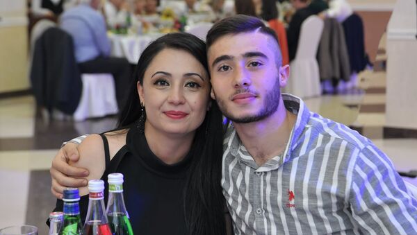Шаген Галстян с мамой Арпи - Sputnik Армения