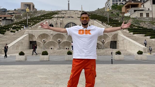 Телеведущий Андрей Разыграев у ереванского каскада - Sputnik Армения, 1920, 05.05.2021