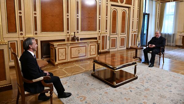 Президент Армен Саркисян встретился с президентом ФИДЕ Аркадием Дворковичем (4 мая 2021). Еревaн - Sputnik Армения