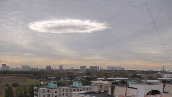 НЛО, Необычное явление в небе над Москвой - Sputnik Армения