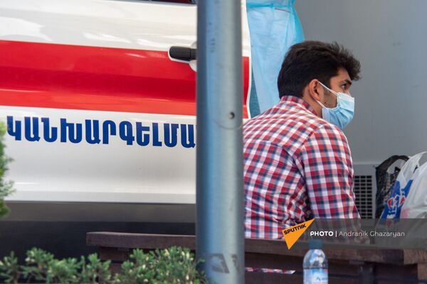 Օտարերկրացիները պատվաստվում են Երևանի Հյուսիսային պողոտայի շարժական կետում. 7 մայիսի, 2021 Օտարերկրացիները պատվաստվում են Երևանի Հյուսիսային պողոտայի շարժական կետում. 7 մայիսի, 2021 - Sputnik Արմենիա