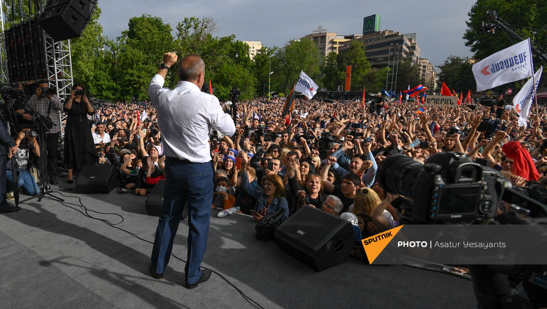 Роберт Кочарян выступает на митинге (9 мая 2021). Еревaн - Sputnik Արմենիա, 1920, 16.06.2021