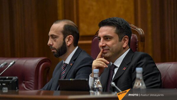 Ален Симонян и Арарат Мирзоян на заседании Парламента (10 мая 2021). Еревaн - Sputnik Արմենիա