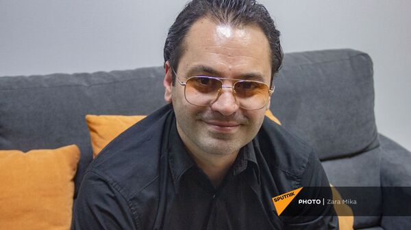Певец Мгер Месропян в гостях Sputnik Армения - Sputnik Армения