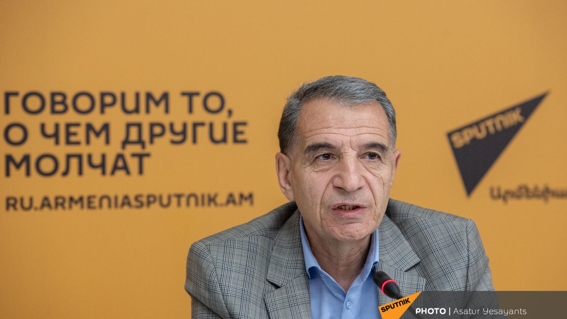 Пресс-конференция Ара Каряна в мультимедийном пресс-центре Sputnik Армения (11 мая 2021). Еревaн - Sputnik Արմենիա, 1920, 13.01.2022