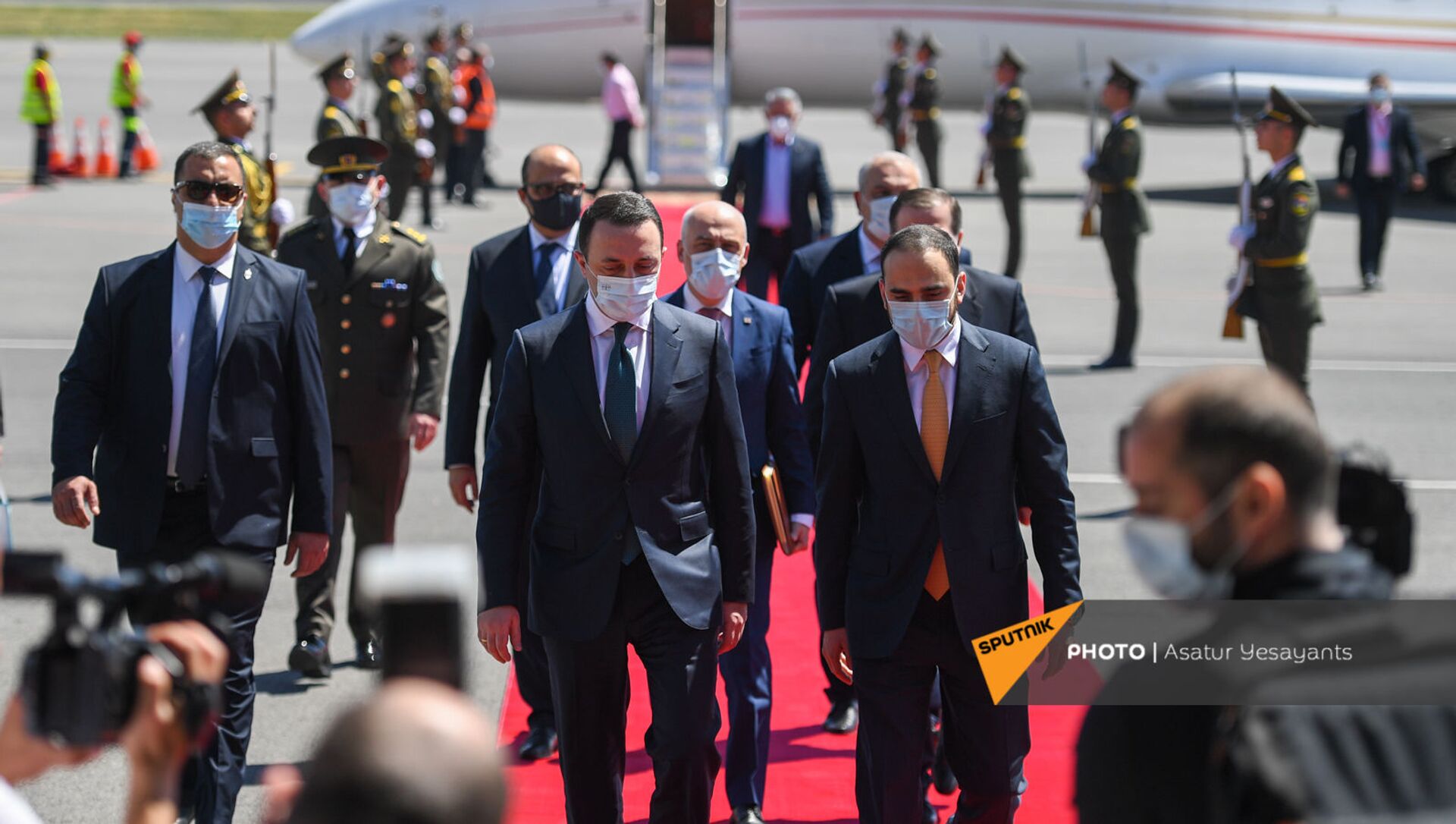 Премьер-министр Грузии Ираклий Гарибашвили прибыл в Армению с официальным визитом (12 мая 2021). Еревaн - Sputnik Արմենիա, 1920, 12.05.2021