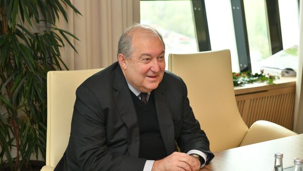 Президент Армен Саркисян на встрече с председателем совета директоров школы управления «Сколково» Александром Волошиным (12 мая 2021). Москва - Sputnik Армения