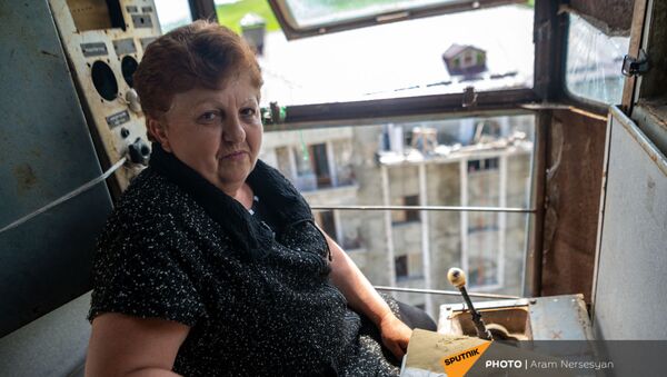 Крановщица Люся Погосян на рабочем месте - Sputnik Армения