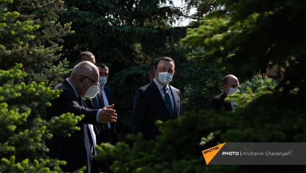 Премьер-министр Грузии Ираклий Гарибашвили во время посещения Мемориала Цицернакаберд (12 мая 2021). Еревaн - Sputnik Արմենիա