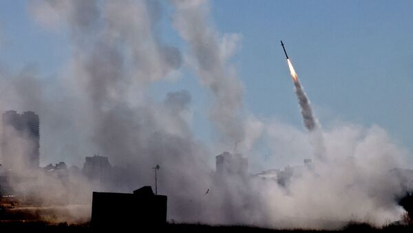 Система противовоздушной обороны Израиля Iron Dome активирована для перехвата ракеты, запущенной из сектора Газа, контролируемого палестинским движением ХАМАС (12 мая 2021). Ашдод - Sputnik Արմենիա