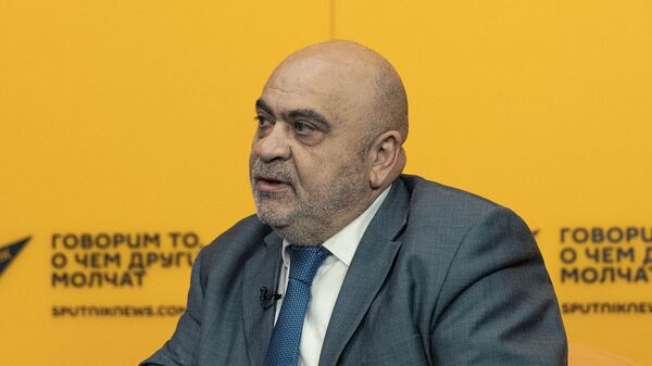 Глава комиссии по ТВ Армении Тигран Акопян во время интервью Армену Гаспаряну  - Sputnik Армения