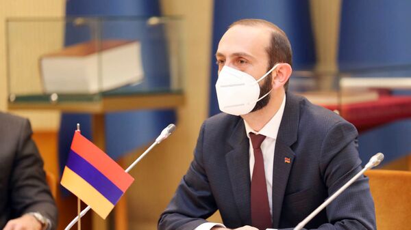 Спикер Национального Собрания Армении Арарат Мирзоян на встрече с министром иностранных дел Литвы Габриэлюсом Ландсбергисом (13 мая 2021). Вильнюс - Sputnik Արմենիա