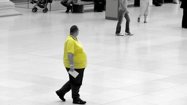 Fat man in yellow - Sputnik Армения