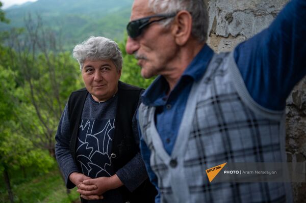 Жители села Тагавард Шура Алавердян и Эльмира Алавердян Жители села Тагавард Шура Алавердян и Эльмира Алавердян - Sputnik Армения