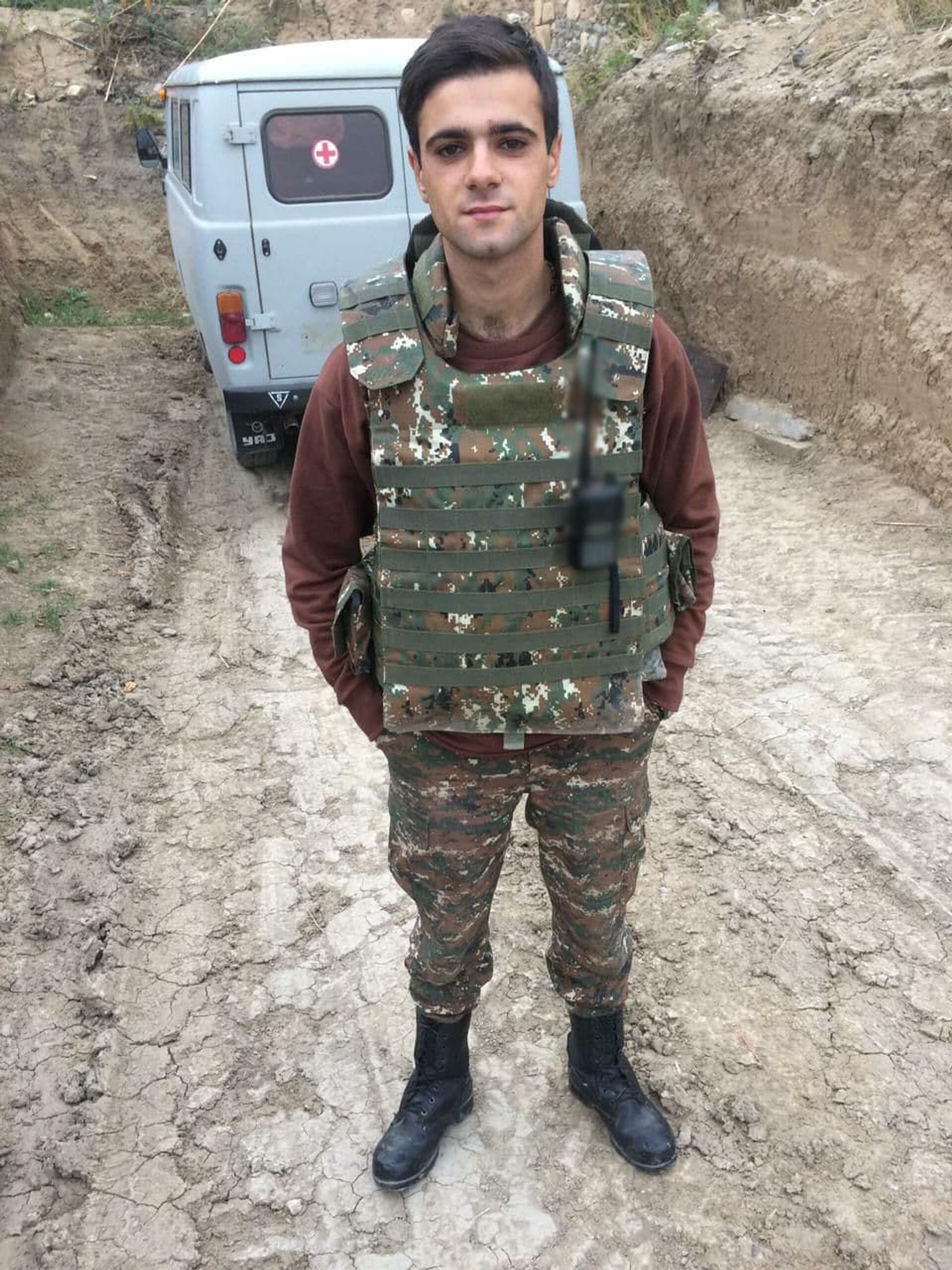 «Խորը շունչ քաշեցի, տեսա` սաղ եմ». ինչպես է Գարիկը փրկել վիրավորներին և ինքն էլ ողջ մնացել «Խորը շունչ քաշեցի, տեսա` սաղ եմ». ինչպես է Գարիկը փրկել վիրավորներին և ինքն էլ ողջ մնացել - Sputnik Արմենիա, 1920, 17.05.2021