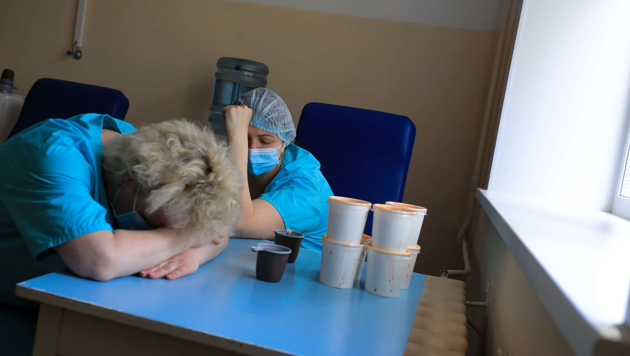 Коронавирус спб сегодня заболевшие. Оленинская районная больница. Оборудование стационара для больных животных фото. Фото работы врача стоматолога с пациентом заболевшим коронавирусом.
