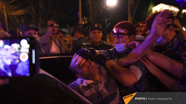 Задержания участников акции протеста на проспекте Баграмяна - Sputnik Армения