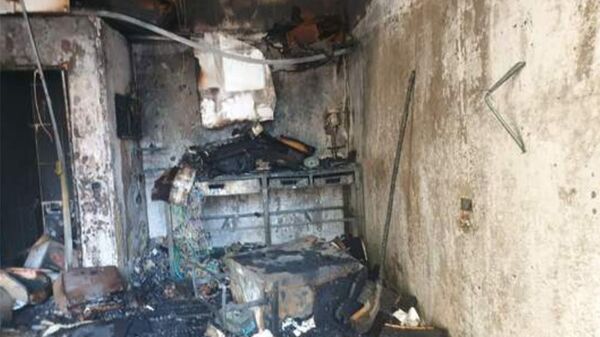Сгоревший фургон возле дома № 30 в 3-м Давиташенском административном районе - Sputnik Արմենիա