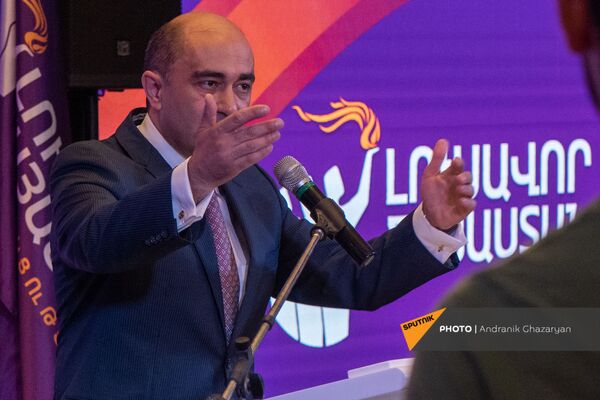 Выступление Эдмона Марукяна во время заседания партии Просвещенная Армения (23 мая 2021). Еревaн - Sputnik Армения