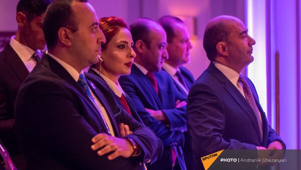 Члены партии Просвещенная Армения во время третьего заседания партии (23 мая 2021). Еревaн - Sputnik Արմենիա