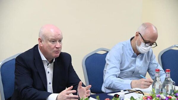 Омбудсмены Армении и Карабаха Арман Татоян и Гегам Степанян на встрече с докладчиком ПАСЕ Полом Гаваном и генеральным секретарем комитета ПАСЕ по миграции Марком Невиллом (24 мая 2021). Еревaн - Sputnik Արմենիա