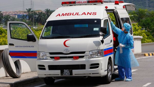 Машина скорой помощи недалеко от больницы Сунгай Булох в Куала-Лумпуре, Малайзия - Sputnik Армения