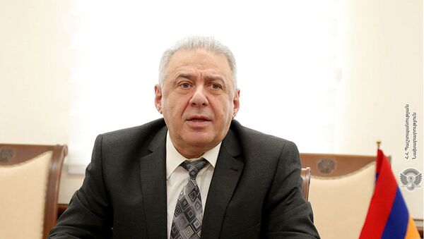 И.о. министра обороны Вагаршак Арутюнян встретился с командующим миротворческими войсками России в Карабахе, генерал-лейтенантом Рустамом Мурадовым (25 мая 2021). Еревaн - Sputnik Արմենիա