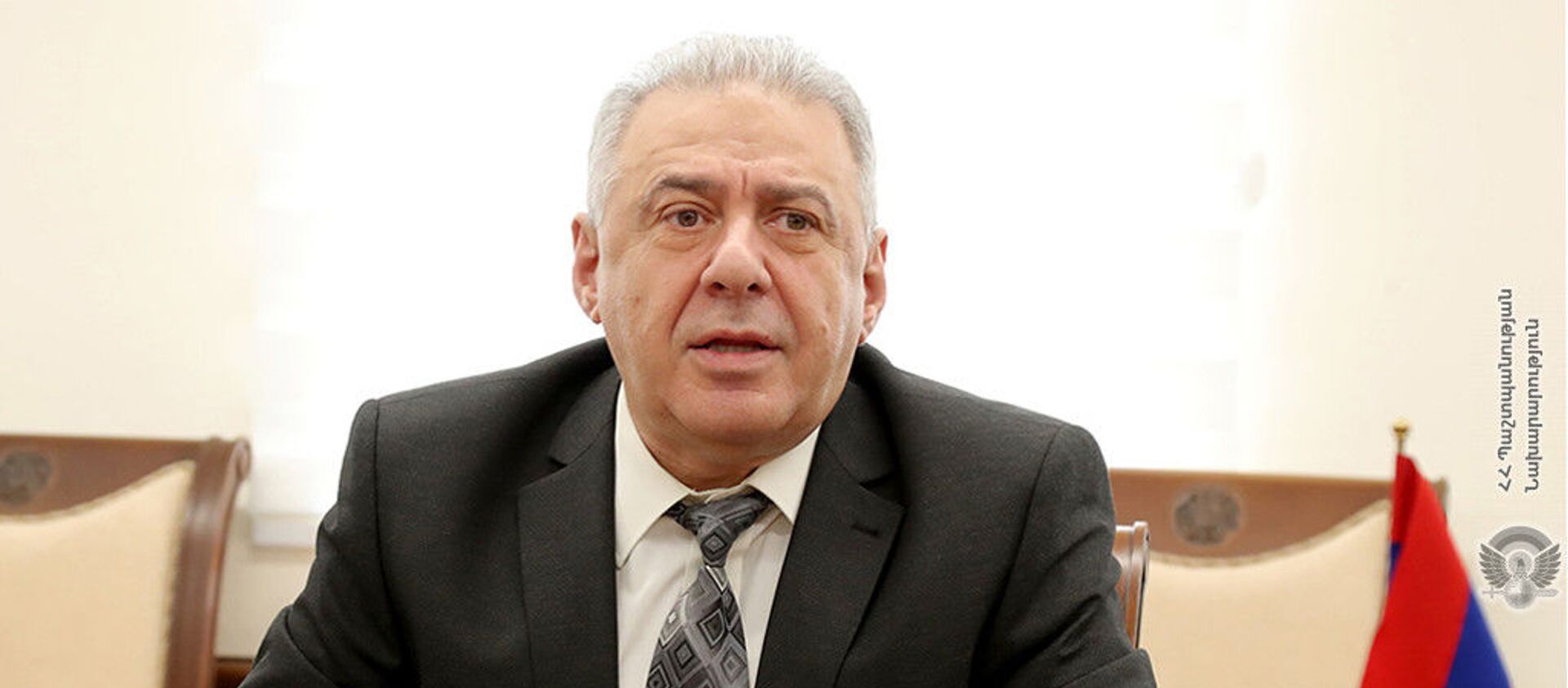 И.о. министра обороны Вагаршак Арутюнян встретился с командующим миротворческими войсками России в Карабахе, генерал-лейтенантом Рустамом Мурадовым (25 мая 2021). Еревaн - Sputnik Արմենիա, 1920, 26.05.2021