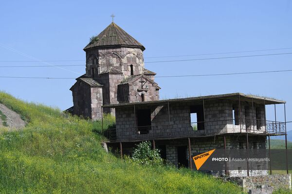 Եկեղեցի` հայ–ադրբեջանական սահմանին Եկեղեցի` հայ–ադրբեջանական սահմանին - Sputnik Արմենիա