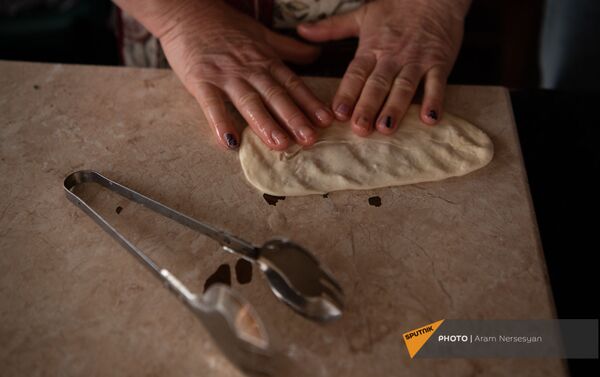 Приготовление женгялов хац на степанакертском рынке - Sputnik Армения
