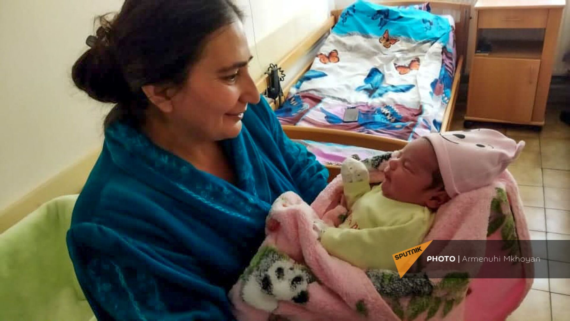 В Гюмри 40-летняя женщина родила 11-го ребенка: семья живет во времянке - Sputnik Армения, 1920, 25.05.2021