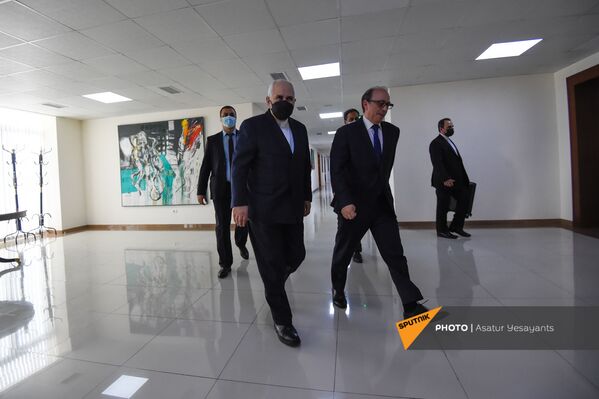 ՀՀ արտգործնախարար Արա Այվազյանն ու Իրանի արտգործնախարար Մոհամմադ Ջավադ Զարիֆը ՀՀ արտգործնախարար Արա Այվազյանն ու Իրանի արտգործնախարար Մոհամմադ Ջավադ Զարիֆը - Sputnik Արմենիա